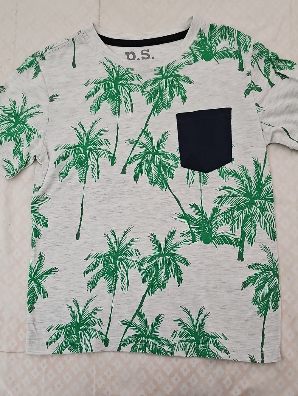 Bundle Of 11 Graphic Tees - Picture 12 of 12